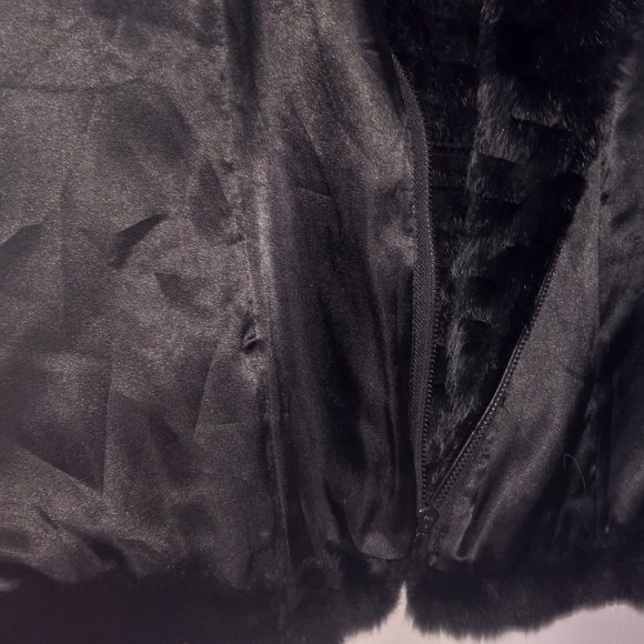 Pristine Guess Rabbit Fur Vest - Picture 5 of 8